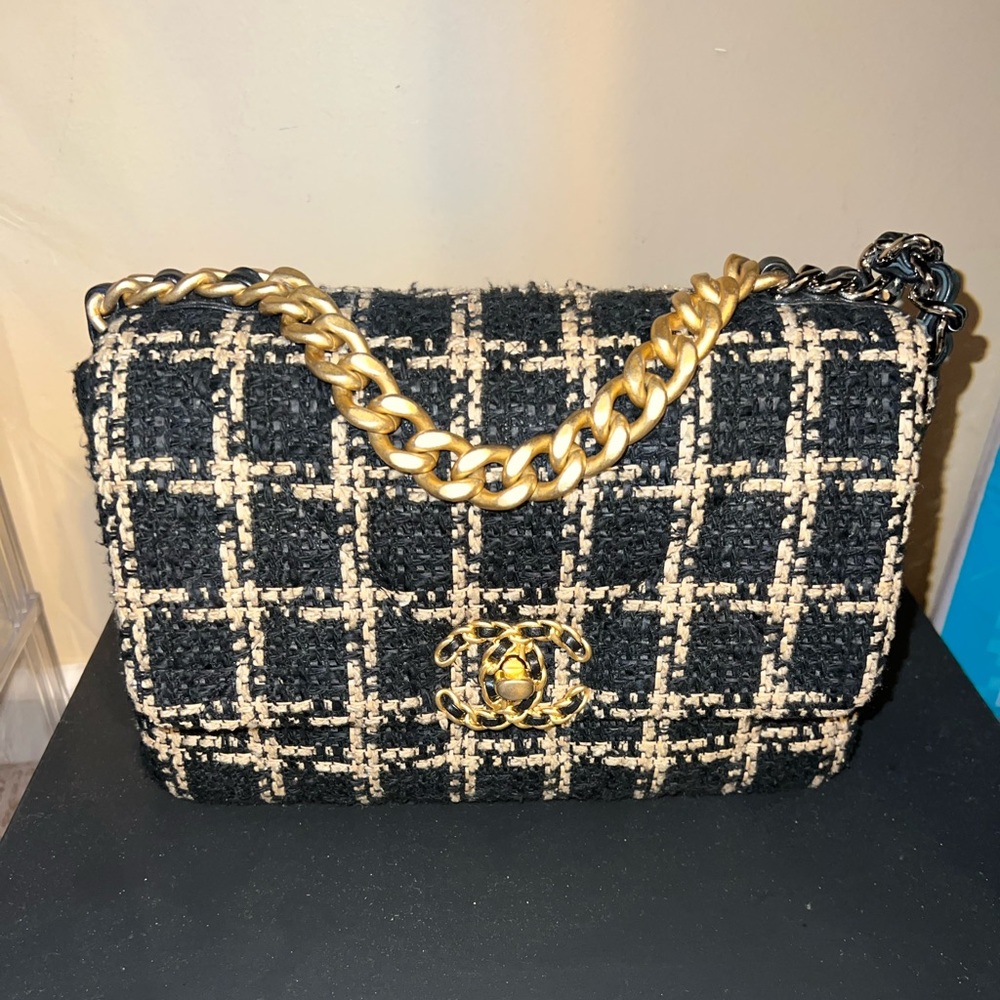 Chanel Small 19 Flap in black/beige Tweed
